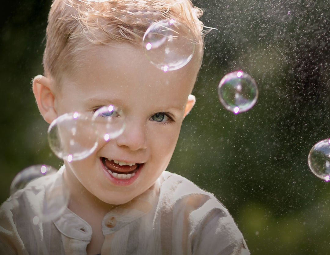 tinkafotografeert-natuurlijklicht-kind-kinderfotografie-bellenblaas